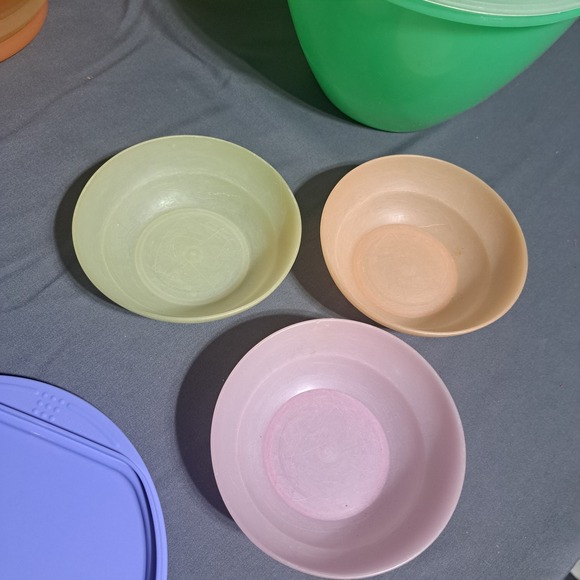 VTG Tupperware Lot of Canisters Bowls Lunch Meat Holder Mini Bowls - Picture 5 of 6
